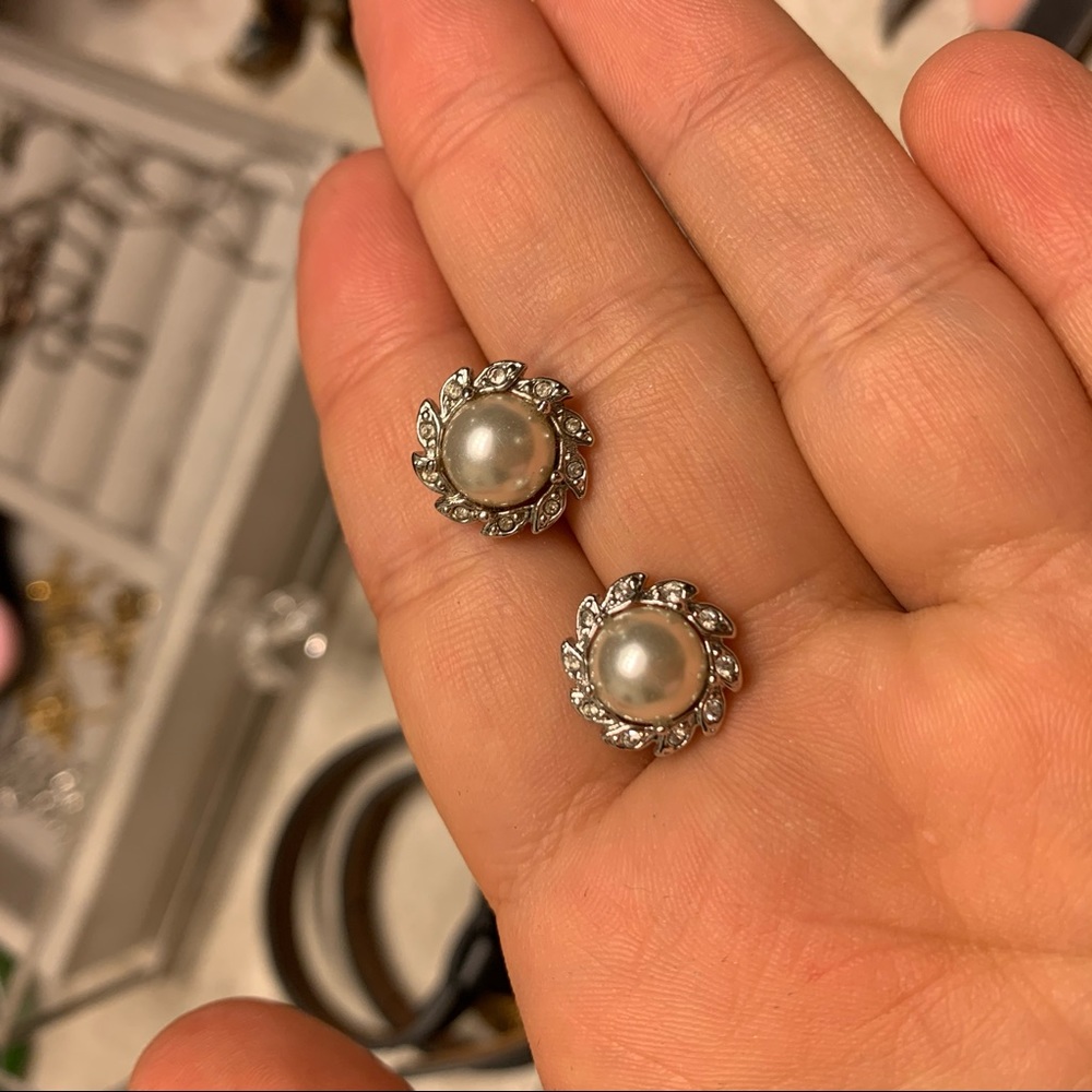Crystal and peal(not real) floral earring